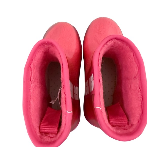 Kids UGG Clear Pink Short Boots Water Resistant Size 5 - Picture 5 of 11